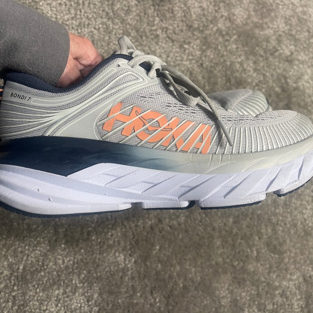 HOKA ONE BONDI 7  SIZE 5